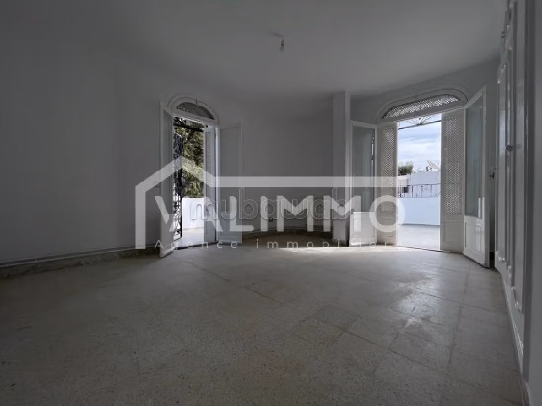 Property for rent in El Menzah 6. Surface area 679 m². Carpark, Balcony. 