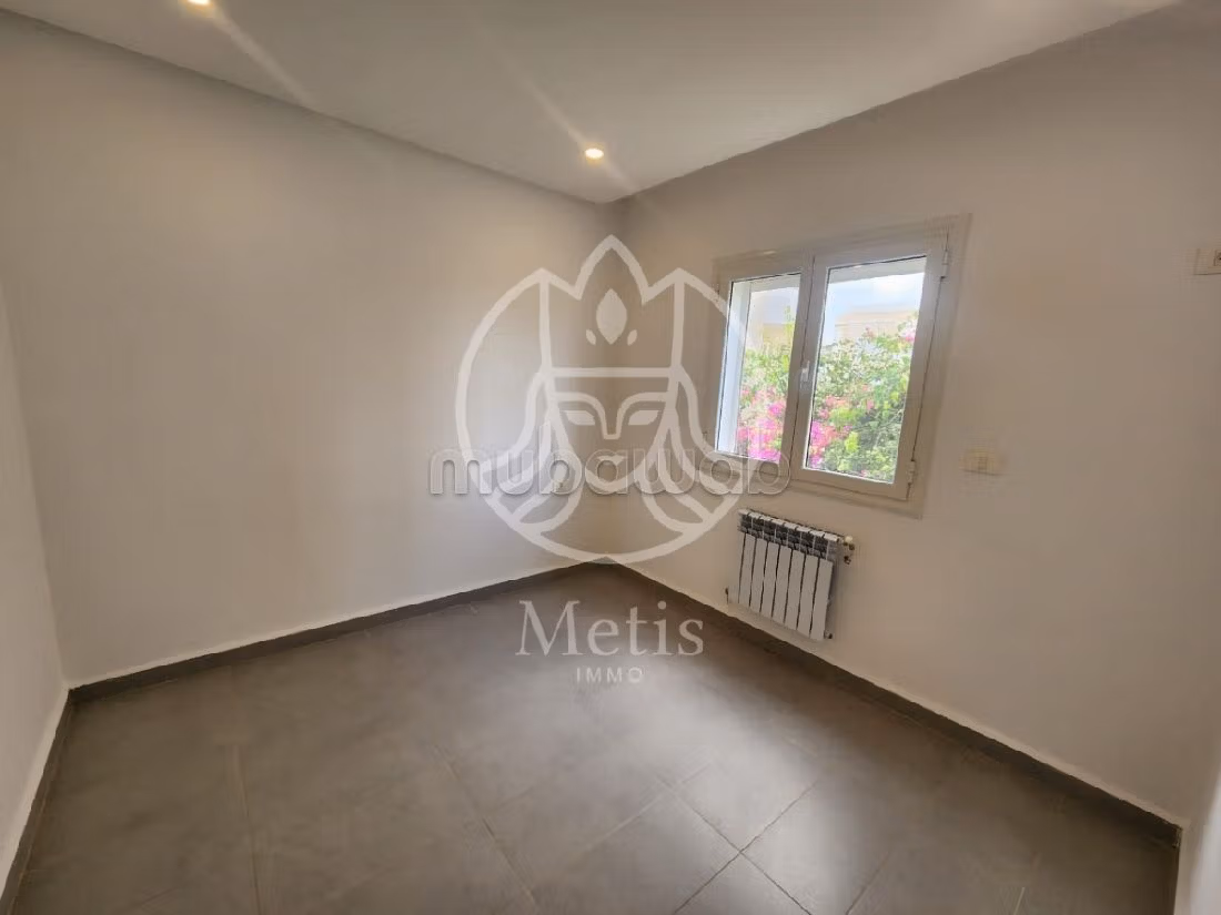 Affitta la tua casa a Cité El Wafa. 4 locali spaziosi. Splendido terrazzo. 