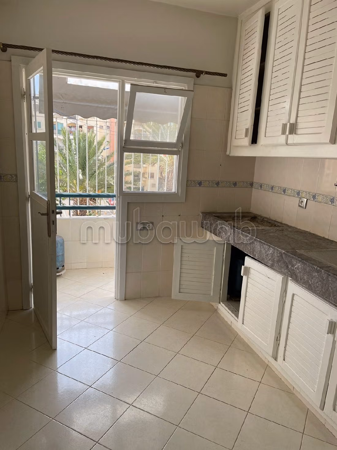 شقة رائعة للبيع ب حي شماعو. 3 غرف رائعة. صالون مغربي نموذجي ، إقامة آمنة. 