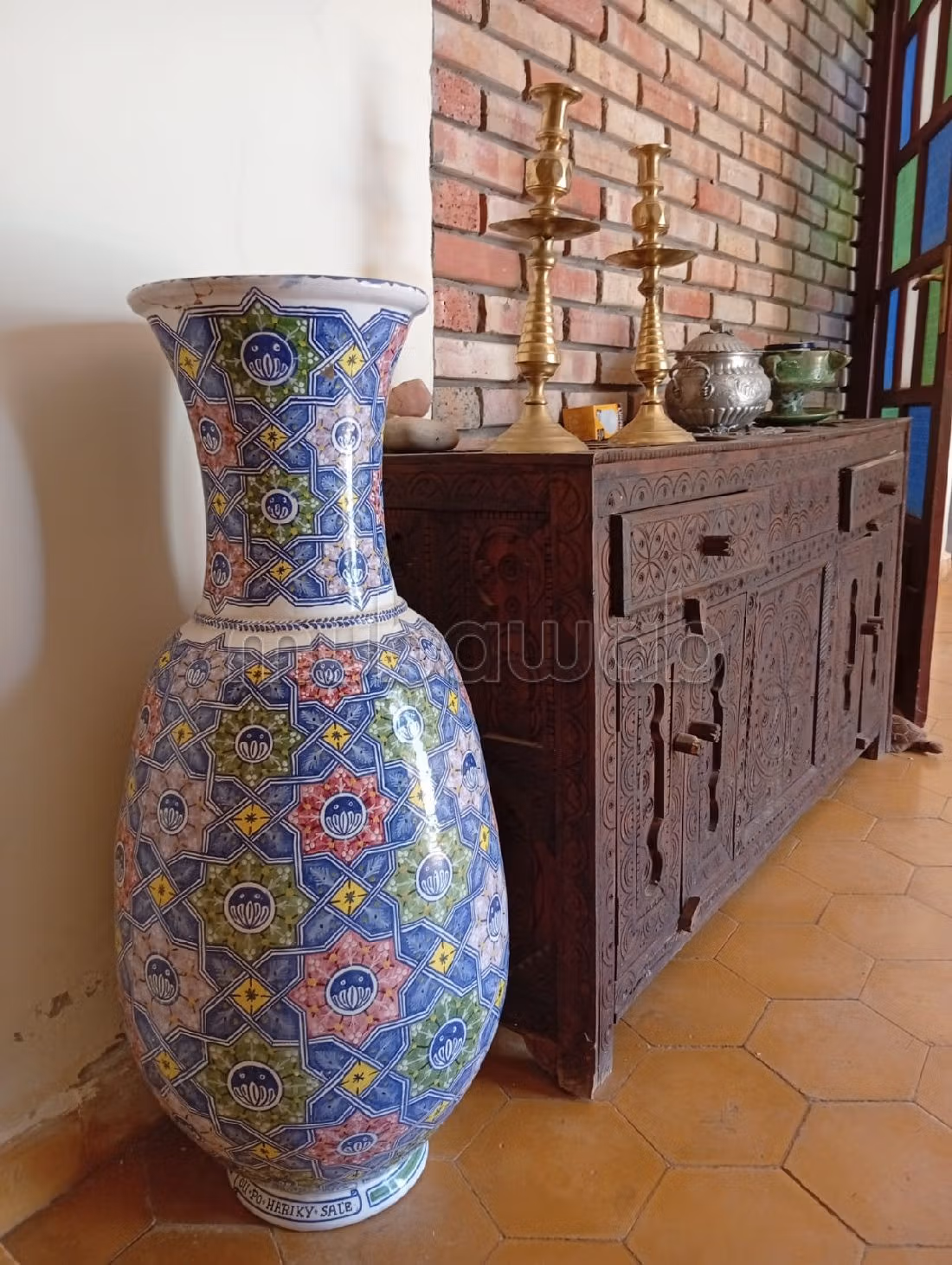 رياض فاخر للبيع ب السارغ. 9 غرف ممتازة. مفروشة