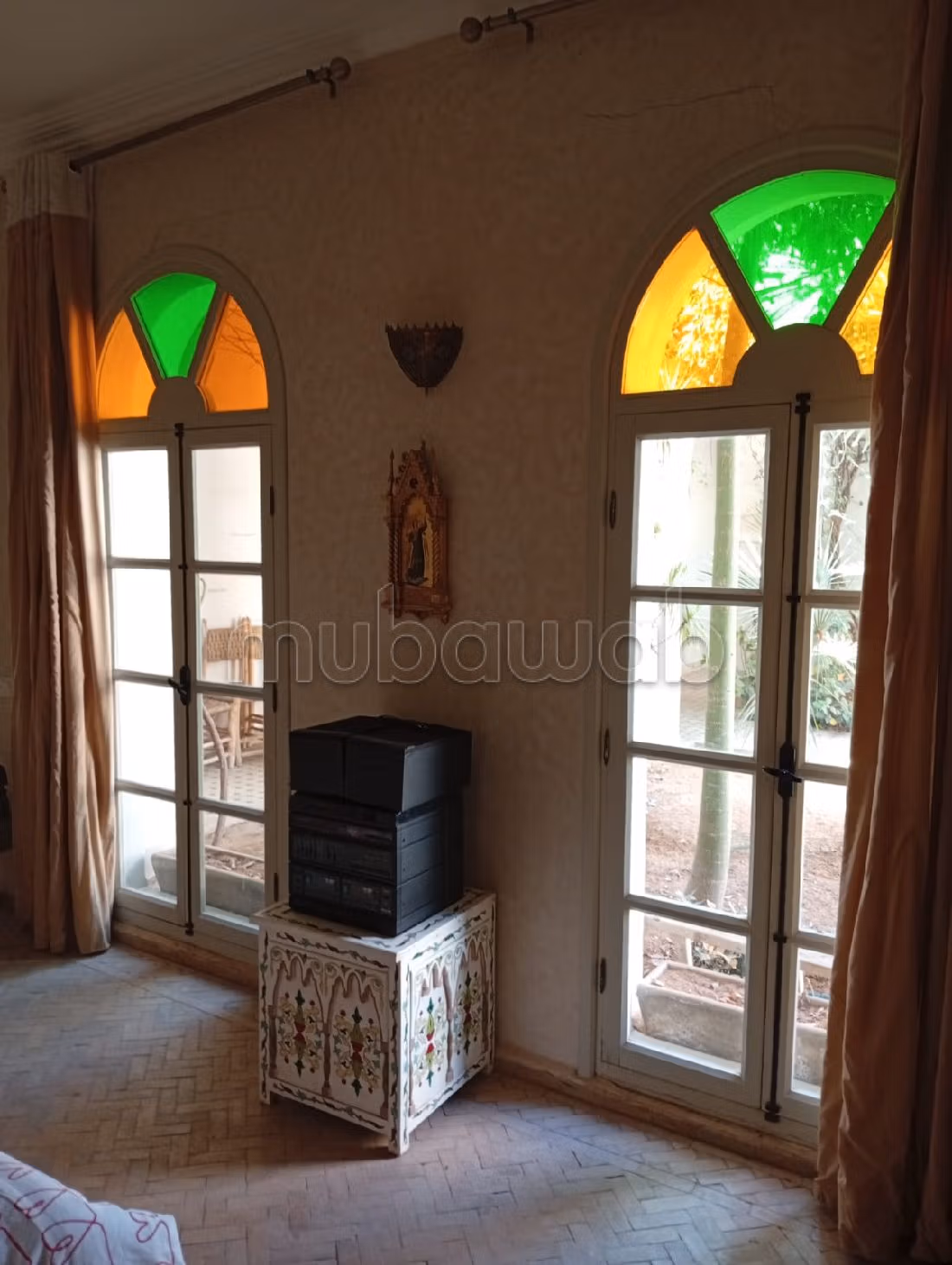 رياض فاخر للبيع ب السارغ. 9 غرف ممتازة. مفروشة