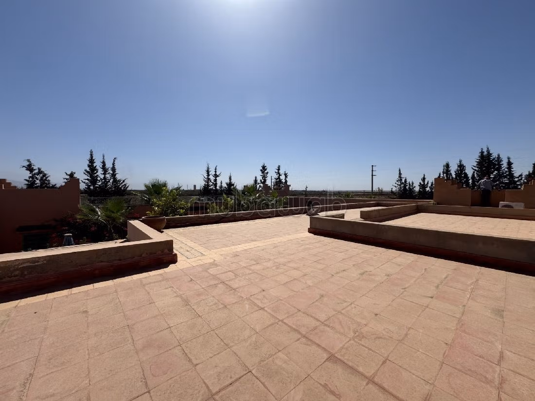 Eccezionale residenza di lusso in vendita a Route Amizmiz. Superficie 400 m². Piscina e aria condizionata. 