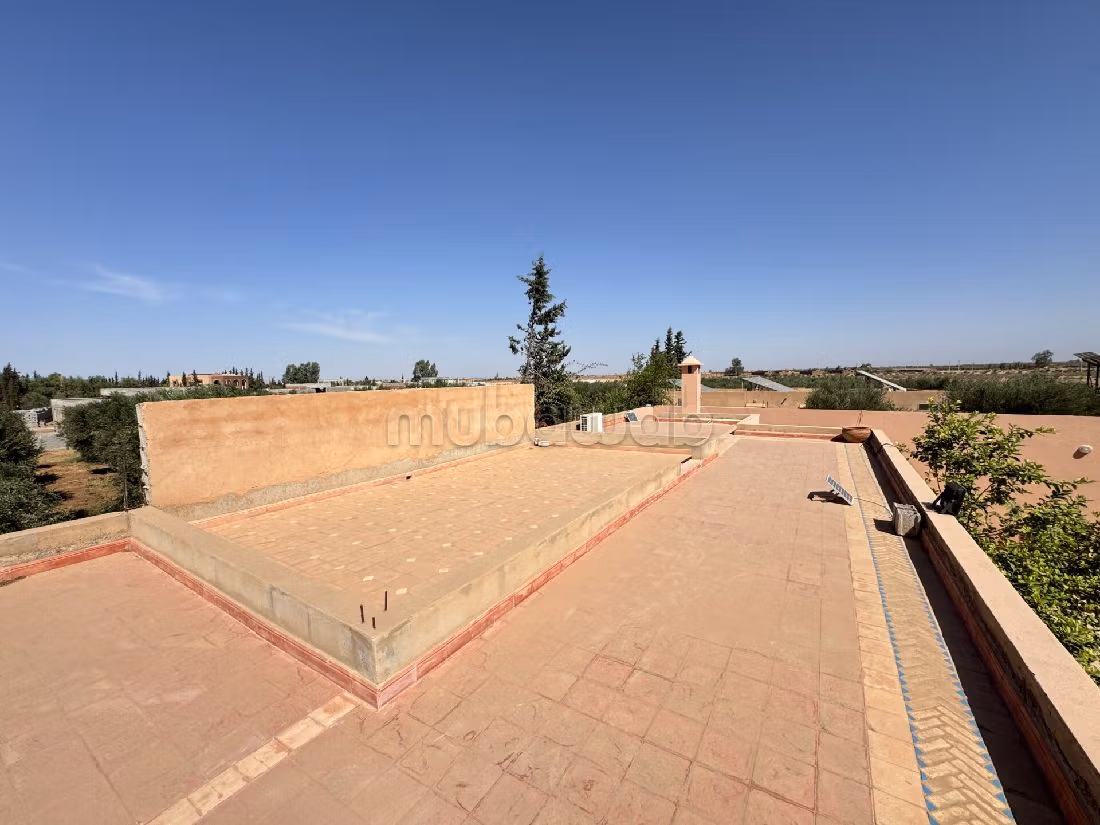 Eccezionale residenza di lusso in vendita a Route Amizmiz. Superficie 400 m². Piscina e aria condizionata. 