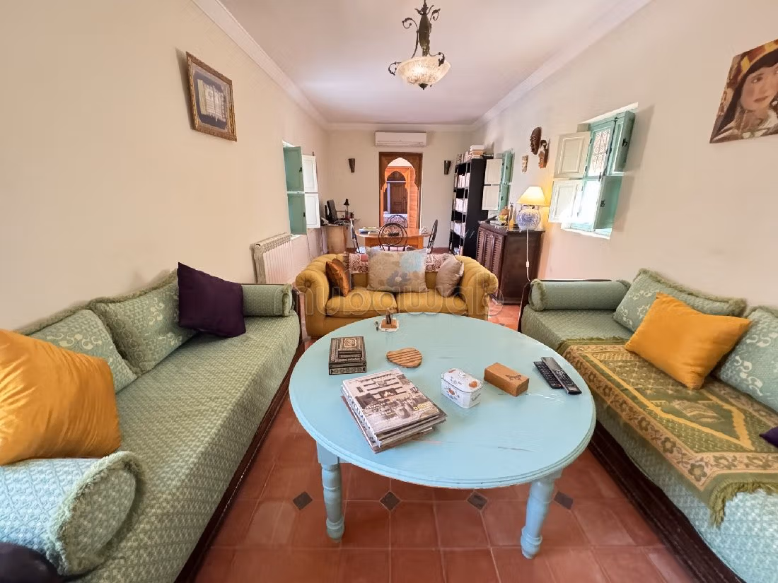 Eccezionale residenza di lusso in vendita a Route Amizmiz. Superficie 400 m². Piscina e aria condizionata. 