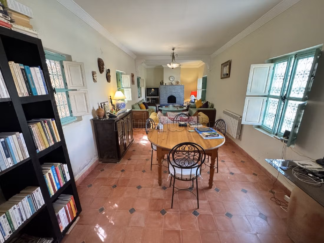 Eccezionale residenza di lusso in vendita a Route Amizmiz. Superficie 400 m². Piscina e aria condizionata. 