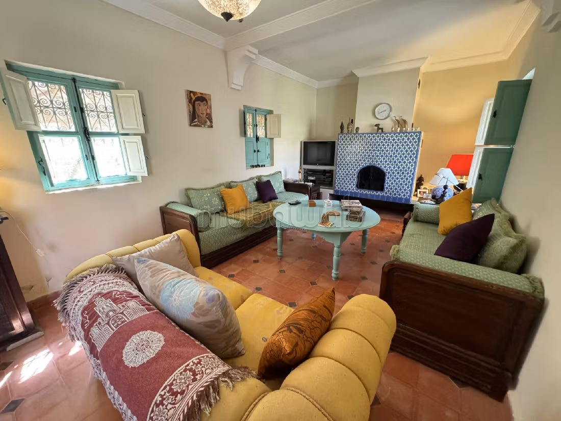 Eccezionale residenza di lusso in vendita a Route Amizmiz. Superficie 400 m². Piscina e aria condizionata. 