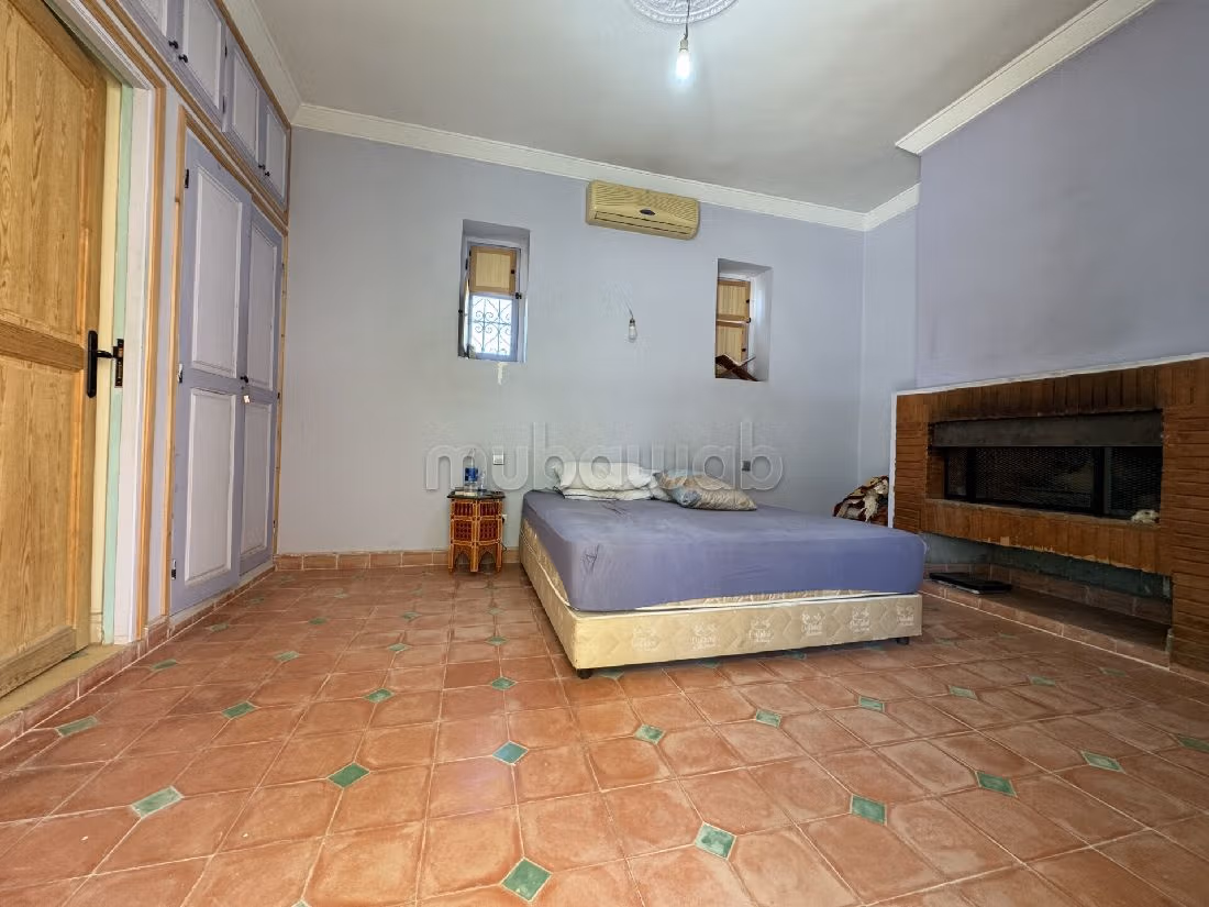 Eccezionale residenza di lusso in vendita a Route Amizmiz. Superficie 400 m². Piscina e aria condizionata. 