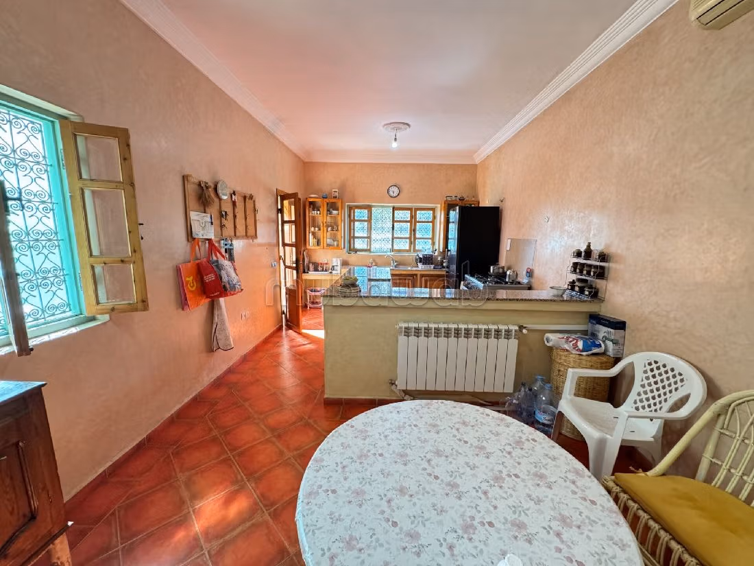 Eccezionale residenza di lusso in vendita a Route Amizmiz. Superficie 400 m². Piscina e aria condizionata. 