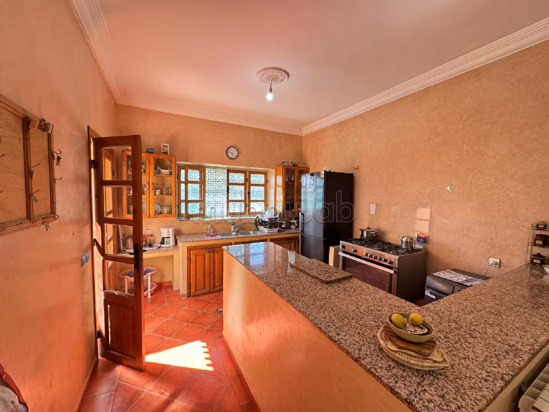 Eccezionale residenza di lusso in vendita a Route Amizmiz. Superficie 400 m². Piscina e aria condizionata. 