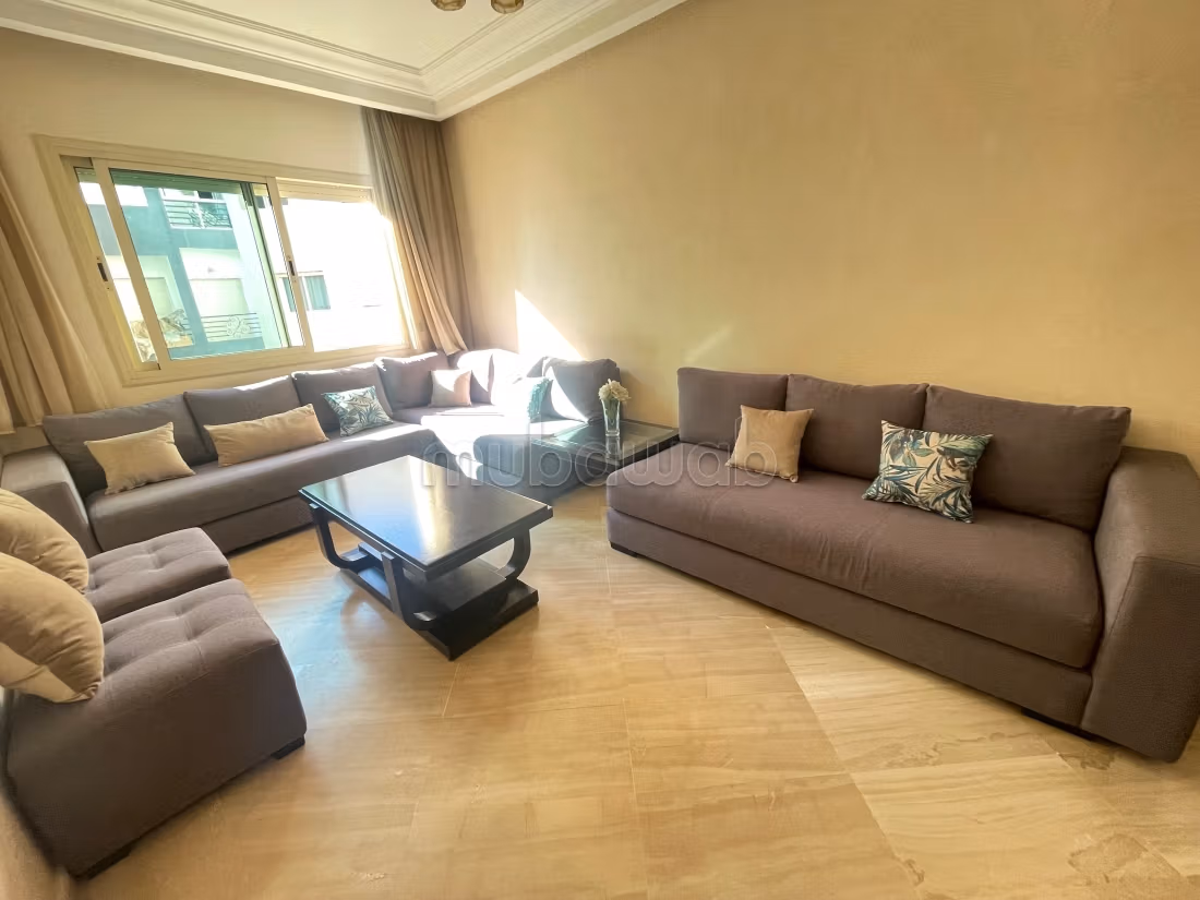 A Louer: bel Appartement 2 chambres et 2 sdb meublé avec 2 places de garage