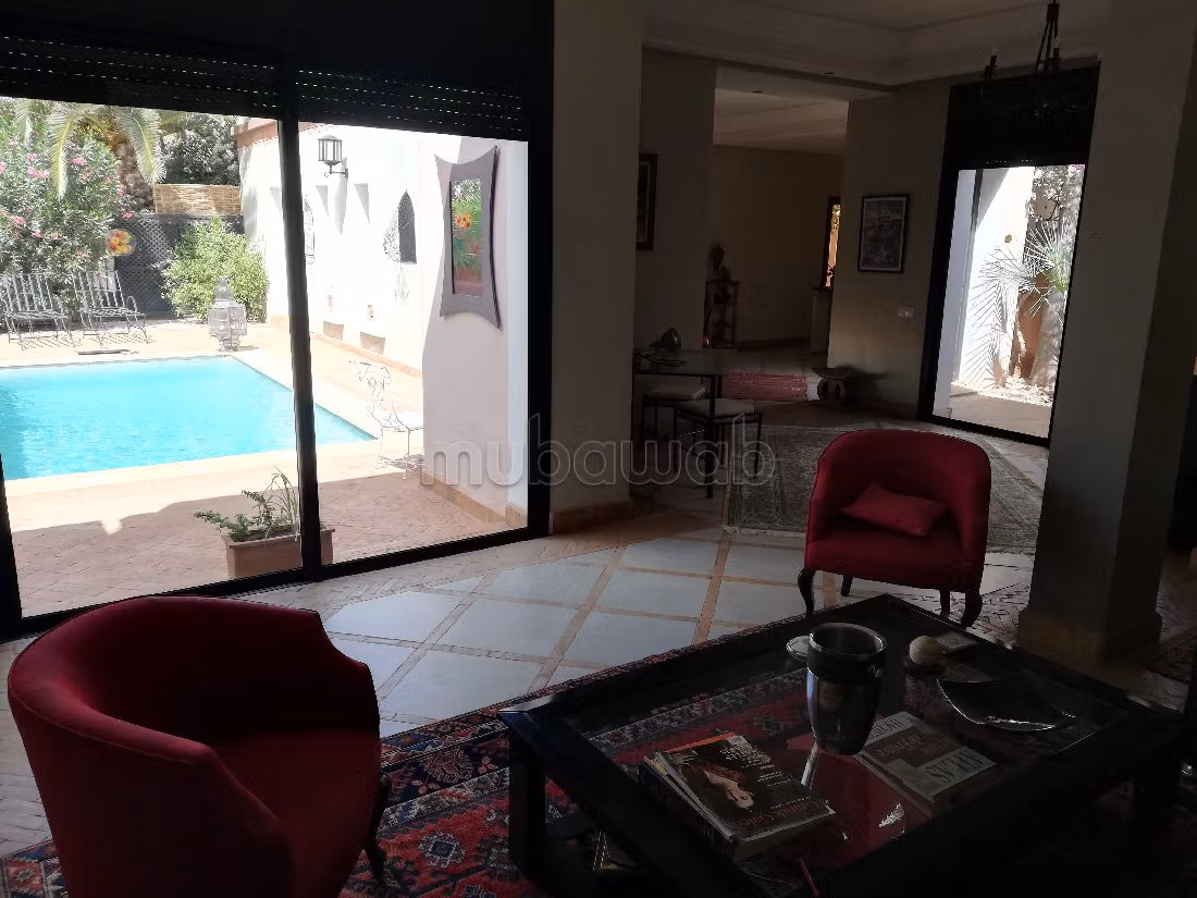 Beautiful house for sale. Large area 160 m². Ample storage space