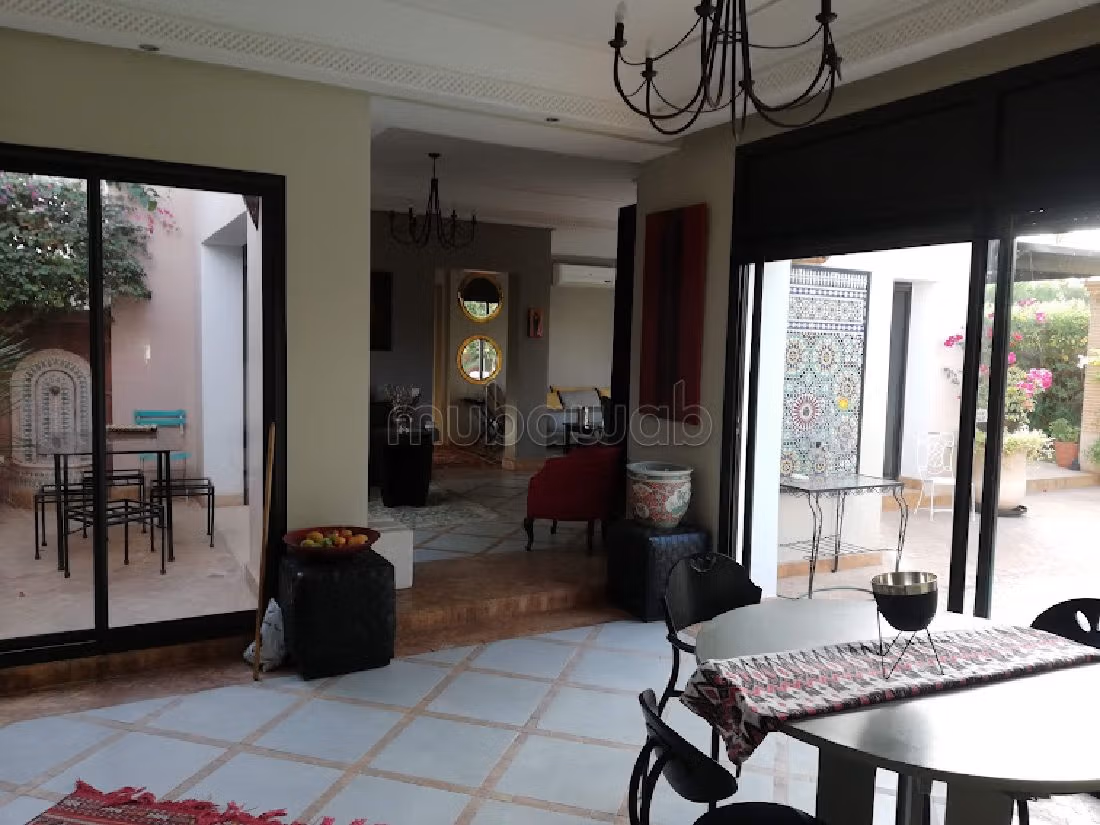 Beautiful house for sale. Large area 160 m². Ample storage space