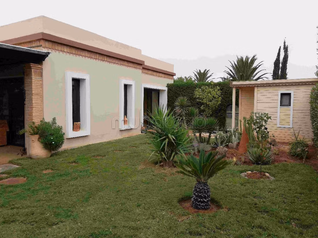 Beautiful house for sale. Large area 160 m². Ample storage space