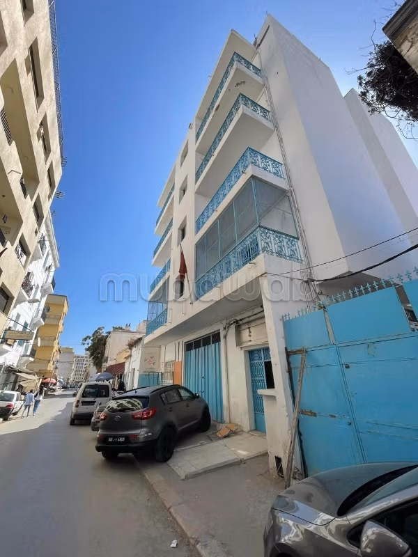 Locale commerciale da comprare a Bab El Khadra. 4 belle camere da letto