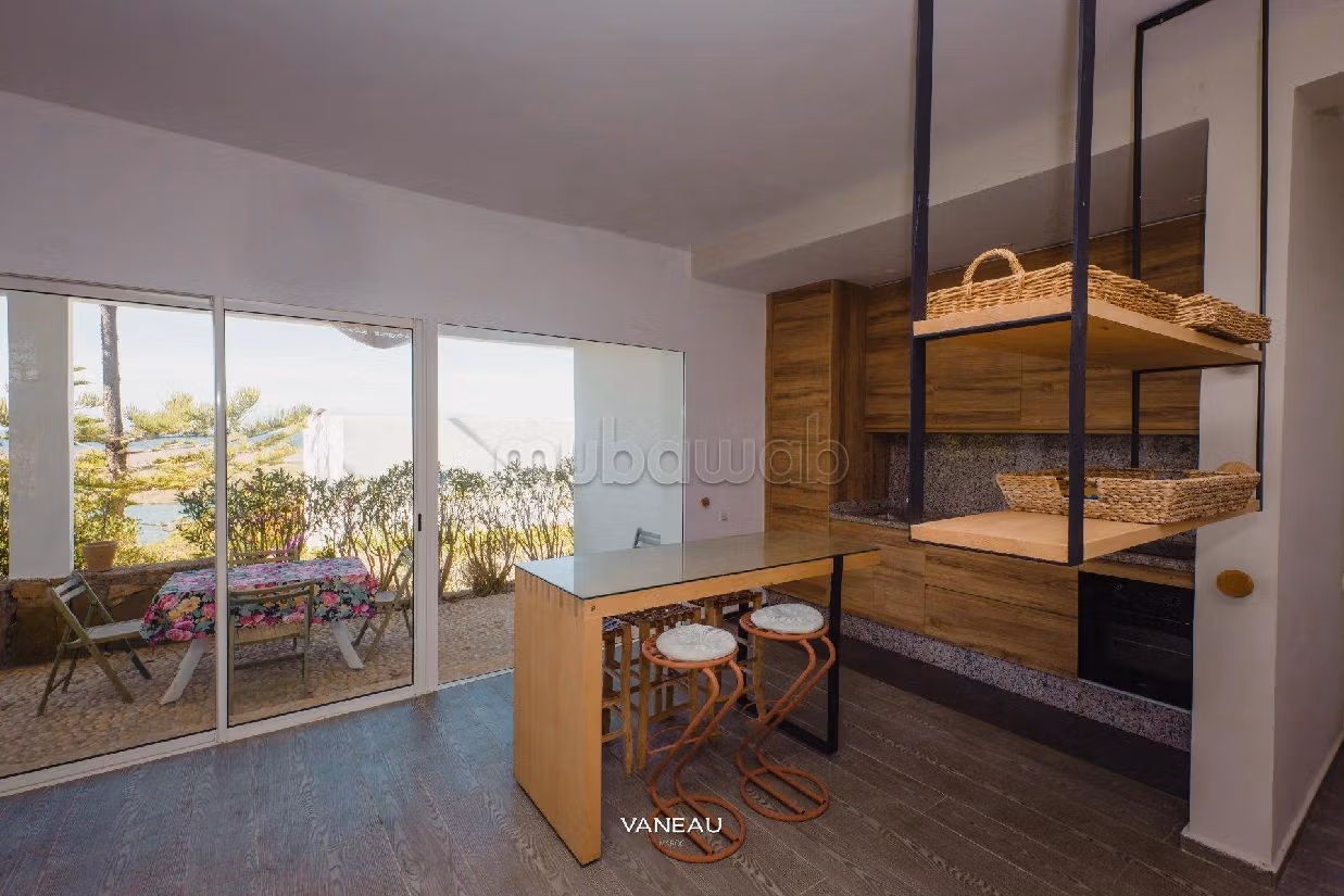 House for sale. 7 comfortable rooms. Garden and terrace. 