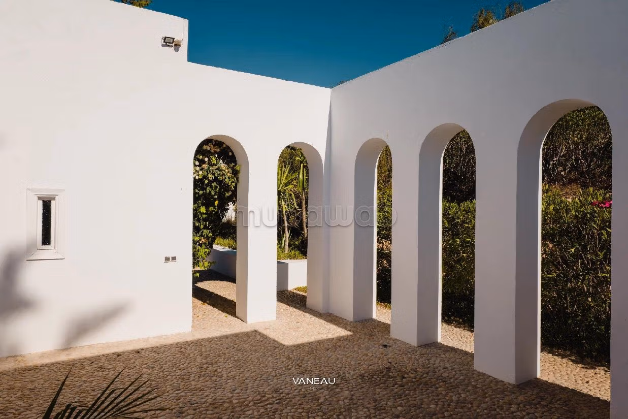 House for sale. 7 comfortable rooms. Garden and terrace. 