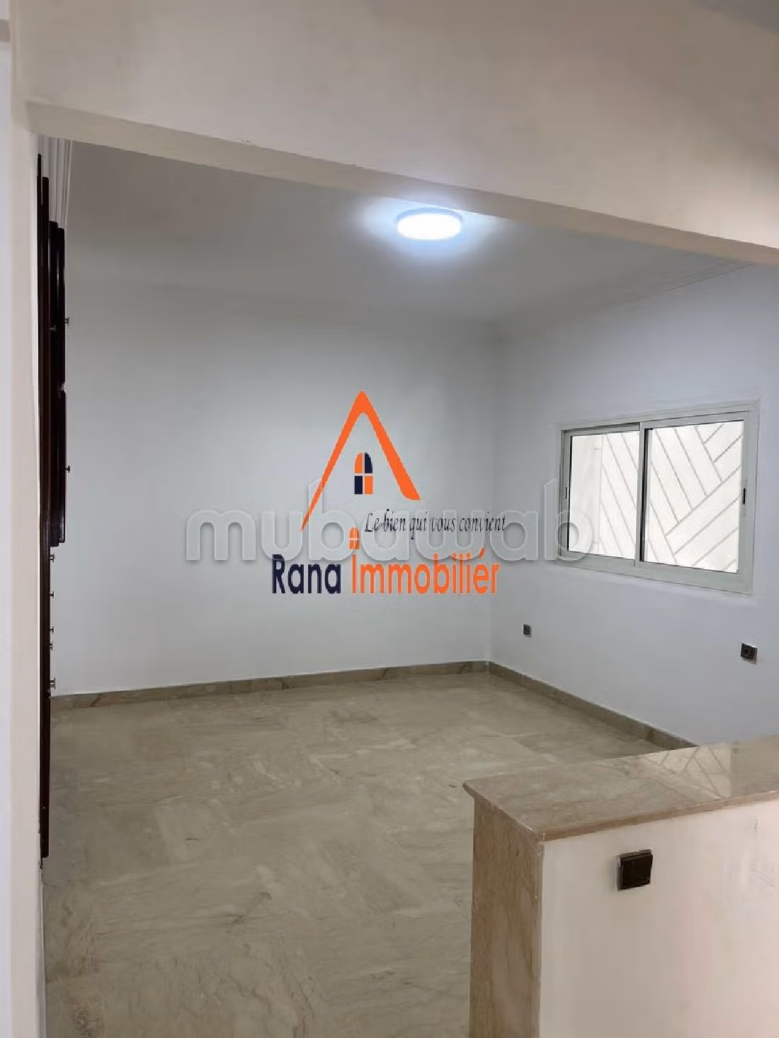 فيلا ممتازة للبيع بالرياض. 4 غرف رائعة. صالون مغربي تقليدي ، إقامة آمنة.