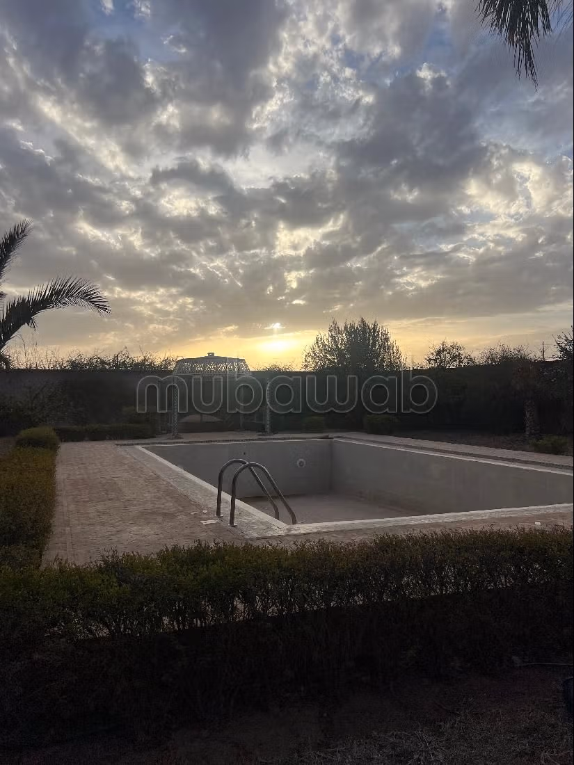 Casa de lujo en venta en Route de Fez. 4 hermosas habitaciones. Amueblado.