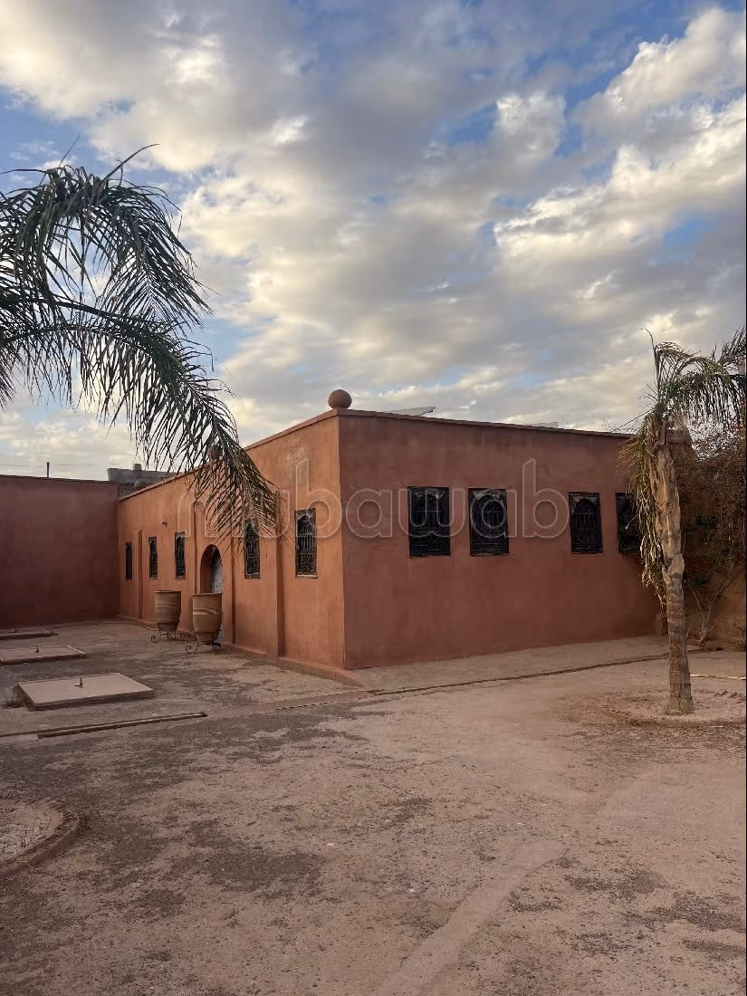 Casa de lujo en venta en Route de Fez. 4 hermosas habitaciones. Amueblado.