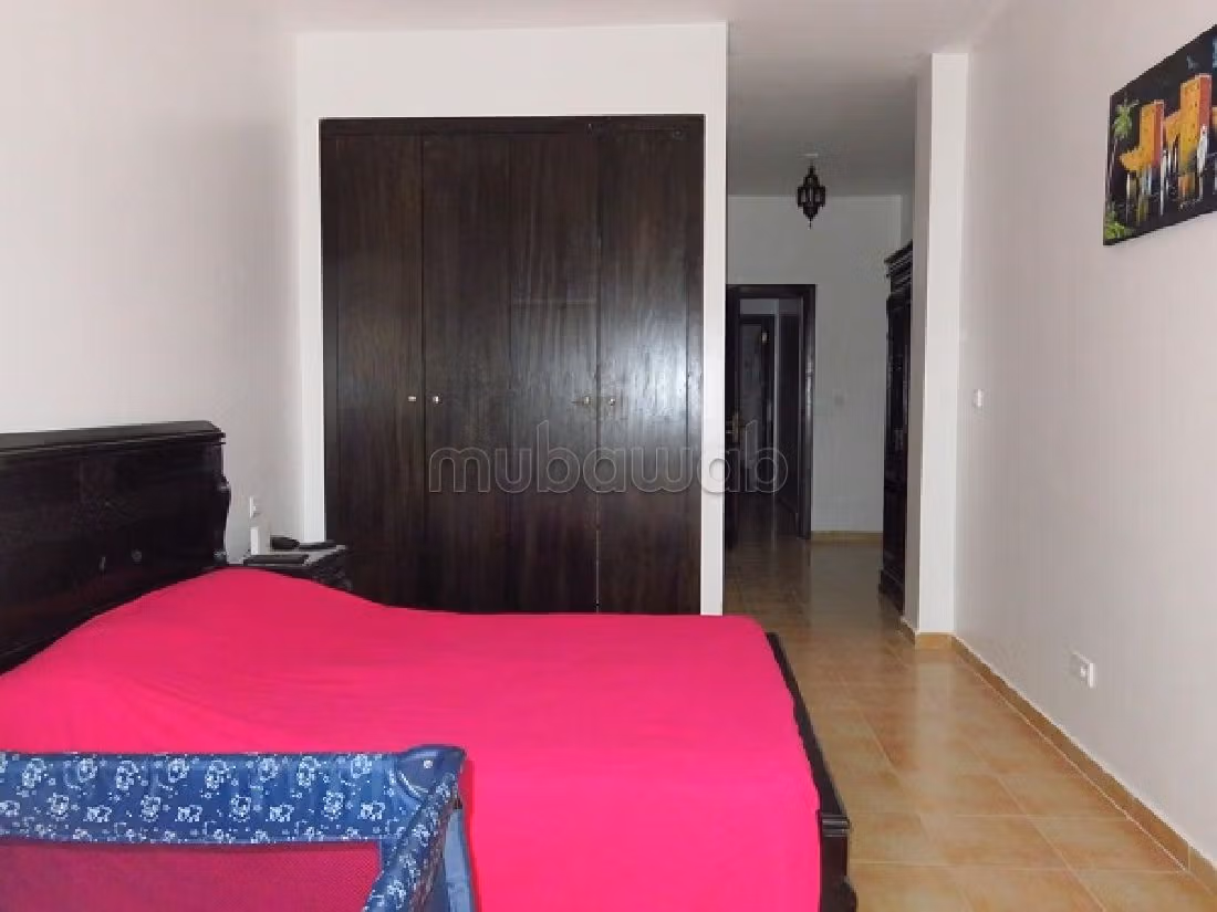 شقة رائعة للبيع بالسعيدية. 2 غرف ممتازة. مفروشة.