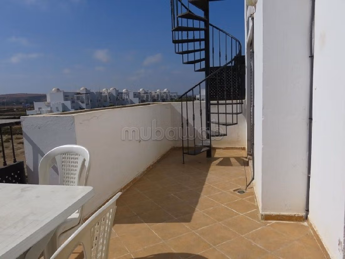 شقة رائعة للبيع بالسعيدية. 2 غرف ممتازة. مفروشة.