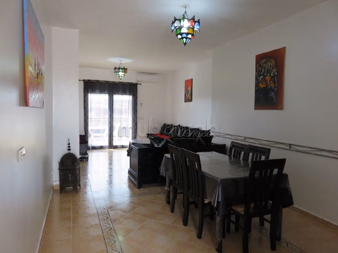 شقة رائعة للبيع بالسعيدية. 2 غرف ممتازة. مفروشة.