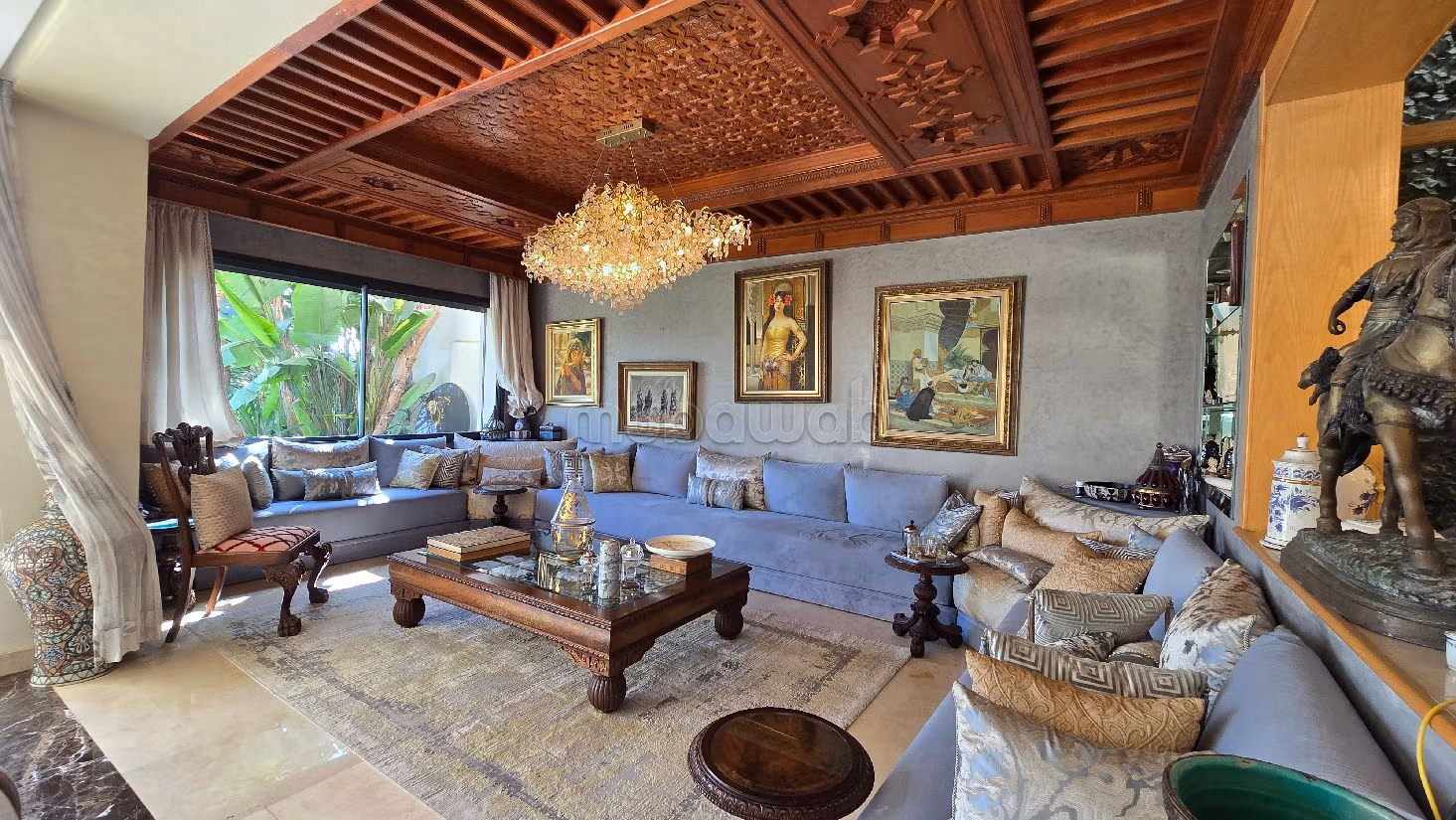 منزل فخم للبيع ب المدينة الخضراء. المساحة 667 م². صالون مغربي تقليدي ، إقامة آمنة. 