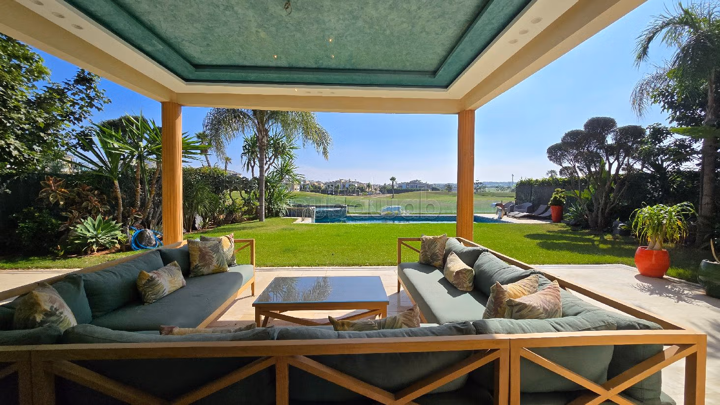 منزل فخم للبيع ب المدينة الخضراء. المساحة 667 م². صالون مغربي تقليدي ، إقامة آمنة. 