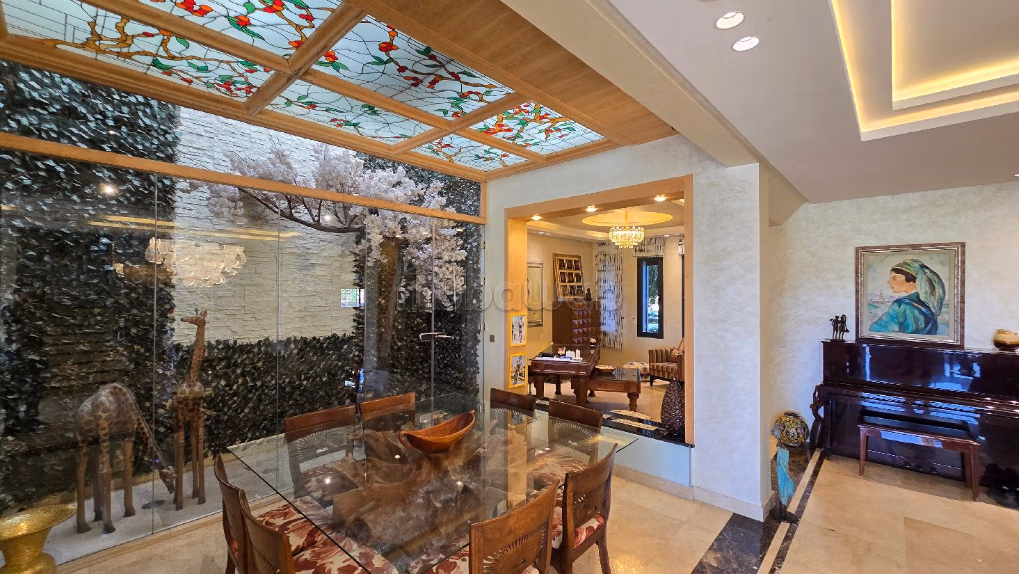 منزل فخم للبيع ب المدينة الخضراء. المساحة 667 م². صالون مغربي تقليدي ، إقامة آمنة. 