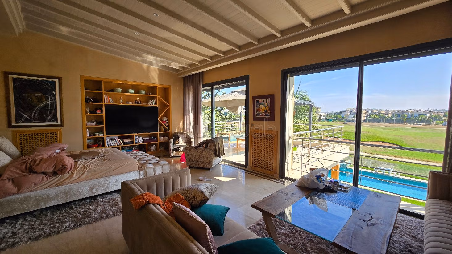 منزل فخم للبيع ب المدينة الخضراء. المساحة 667 م². صالون مغربي تقليدي ، إقامة آمنة. 