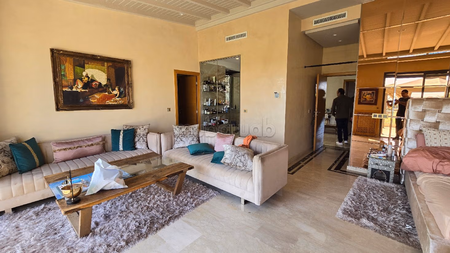 منزل فخم للبيع ب المدينة الخضراء. المساحة 667 م². صالون مغربي تقليدي ، إقامة آمنة. 