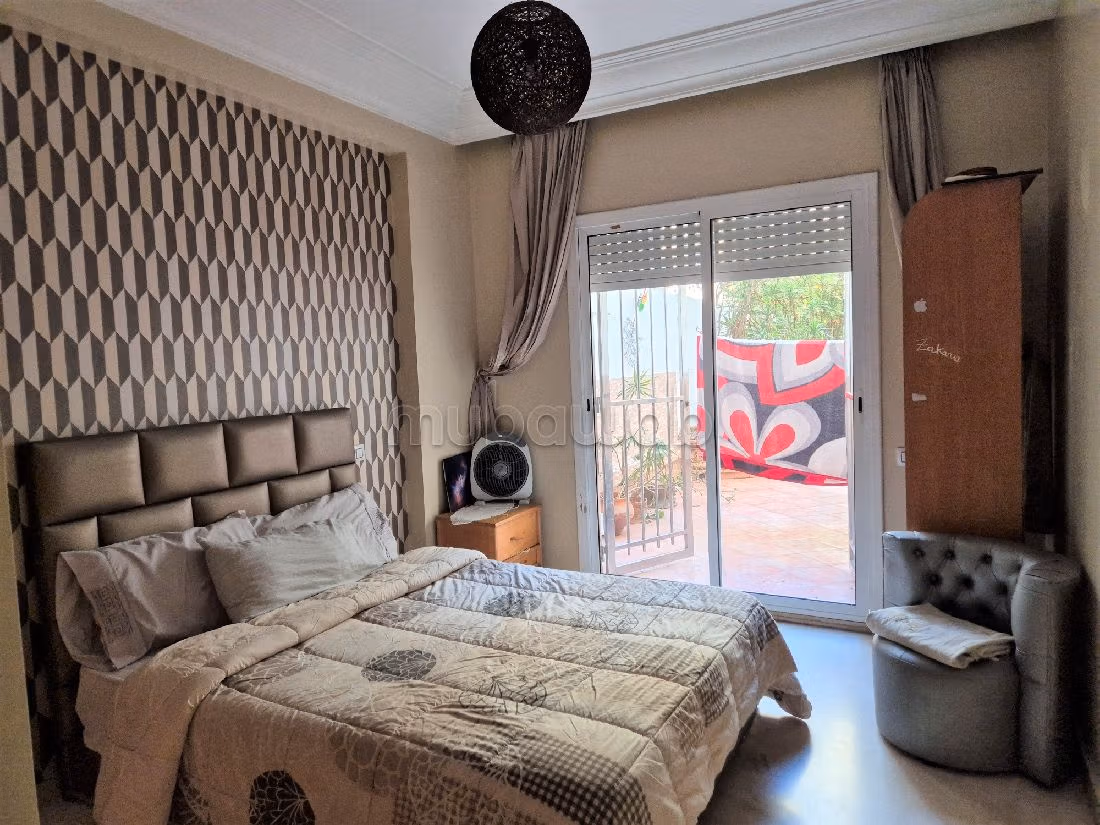 Bonito piso en alquiler en Racine. 3 dormitorios. está amueblado con buen gusto. 