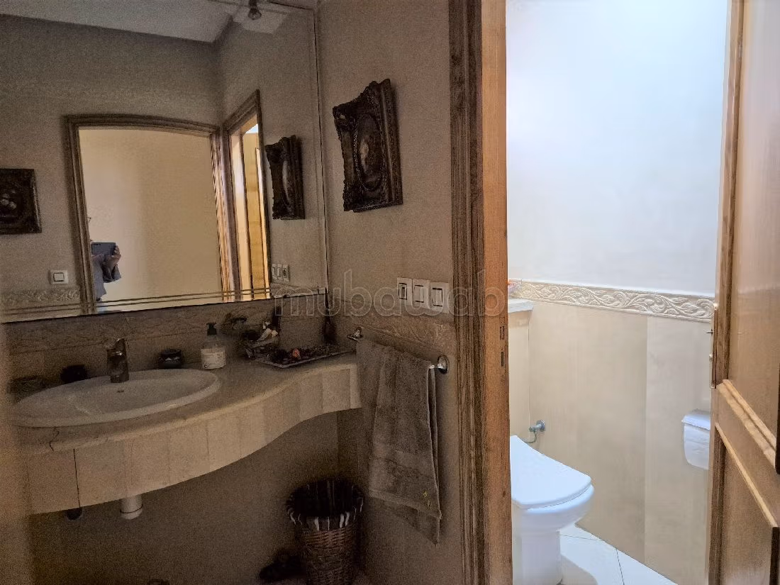 Bonito piso en alquiler en Racine. 3 dormitorios. está amueblado con buen gusto. 