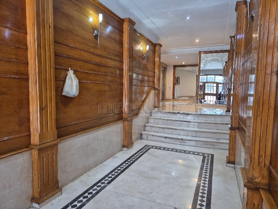 Bonito piso en alquiler en Racine. 3 dormitorios. está amueblado con buen gusto. 