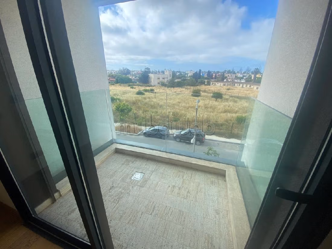 شقة للكراء ب الحي المالي للدار البيضاء. 1 جزء. حديقة وشرفة. 