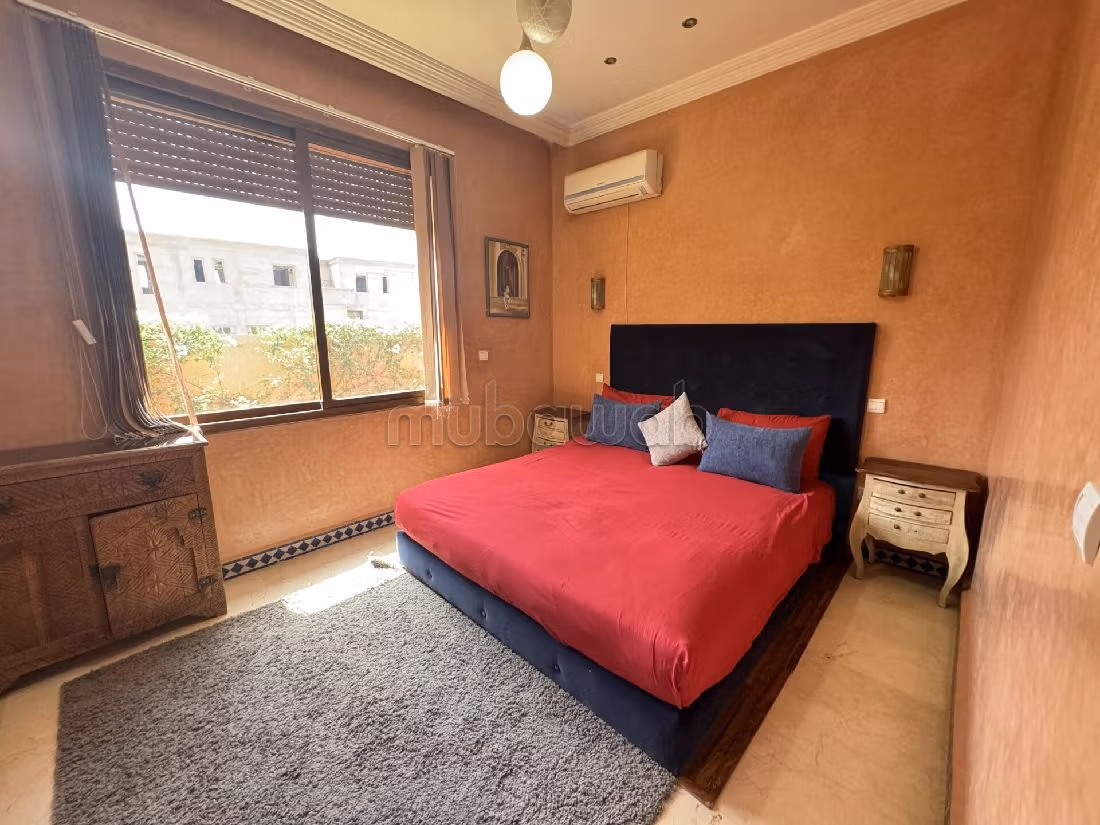 Suntuosa villa en venta en Amelkis. 6 bonitas habitaciones. Salón con chimenea, sistema de aire condicionado general. 