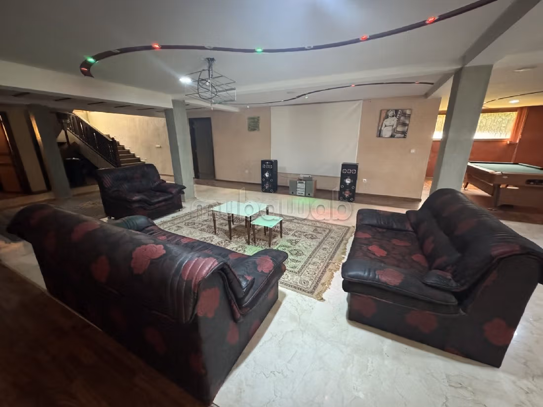 Suntuosa villa en venta en Amelkis. 6 bonitas habitaciones. Salón con chimenea, sistema de aire condicionado general. 