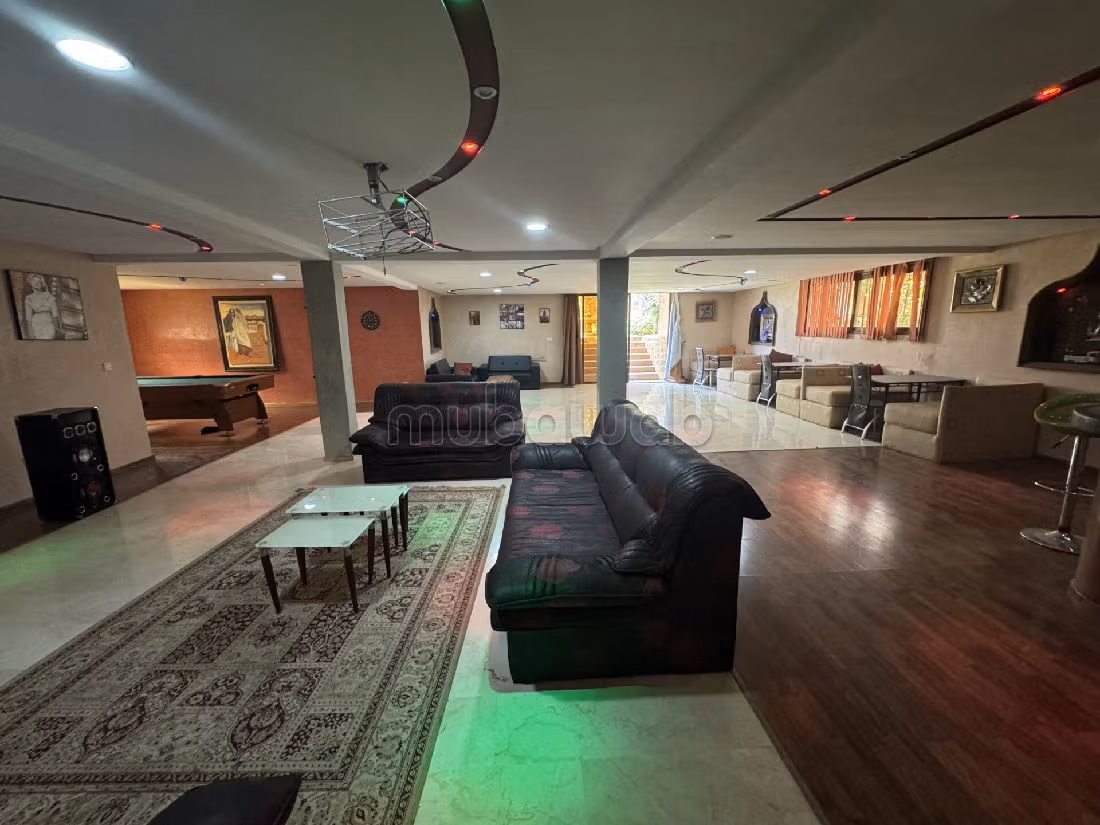 Suntuosa villa en venta en Amelkis. 6 bonitas habitaciones. Salón con chimenea, sistema de aire condicionado general. 