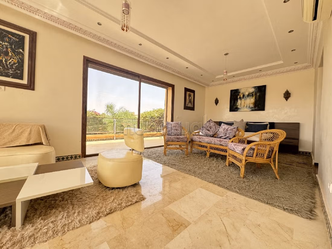 Suntuosa villa en venta en Amelkis. 6 bonitas habitaciones. Salón con chimenea, sistema de aire condicionado general. 