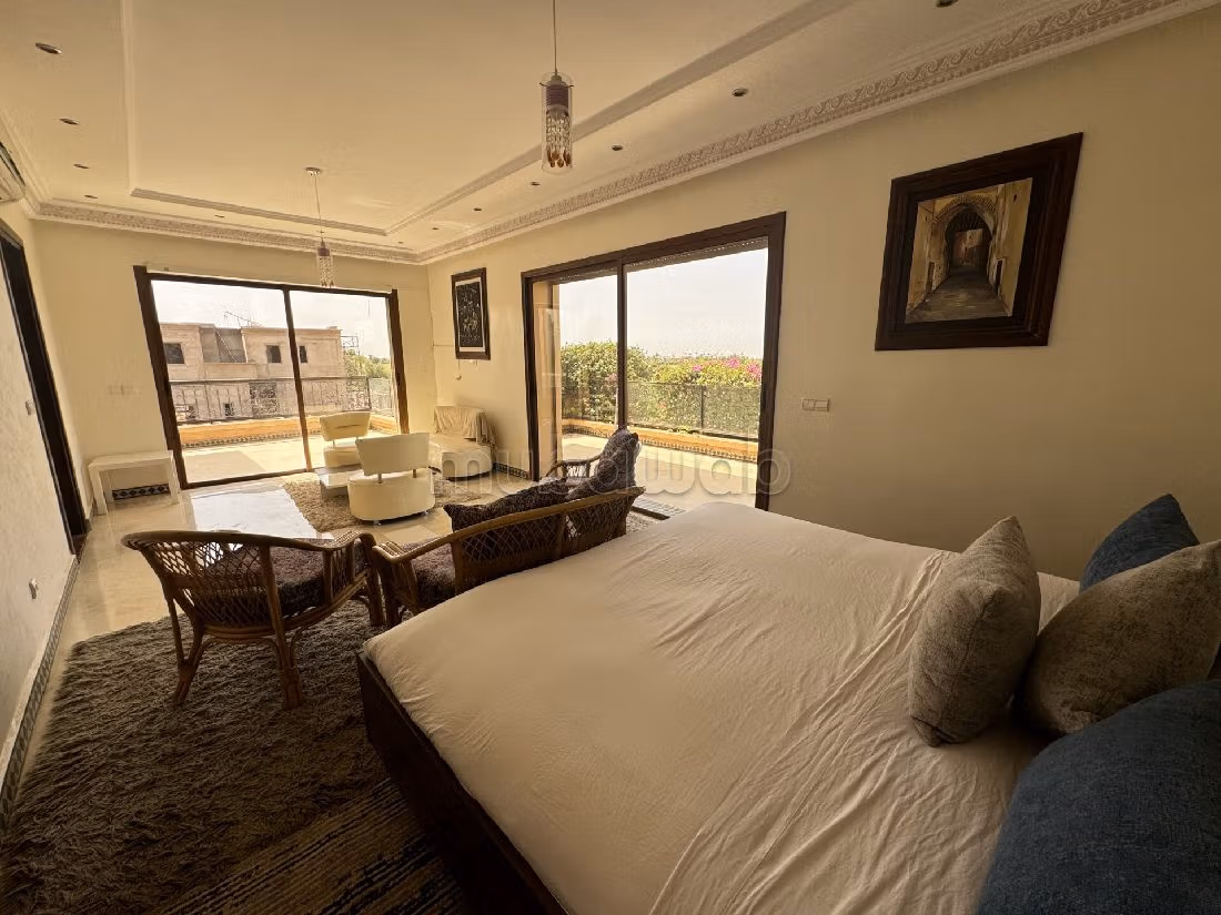 Suntuosa villa en venta en Amelkis. 6 bonitas habitaciones. Salón con chimenea, sistema de aire condicionado general. 