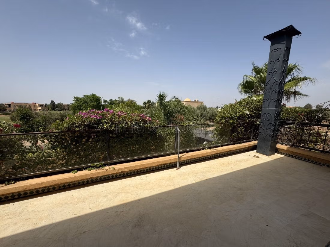 Suntuosa villa en venta en Amelkis. 6 bonitas habitaciones. Salón con chimenea, sistema de aire condicionado general. 