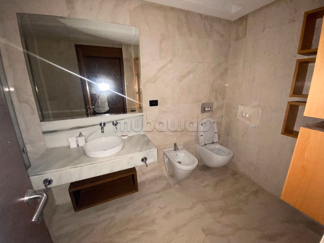 Apartment for rent in Souissi. 4 comfortable rooms. Reinforced door and satellite dish. 