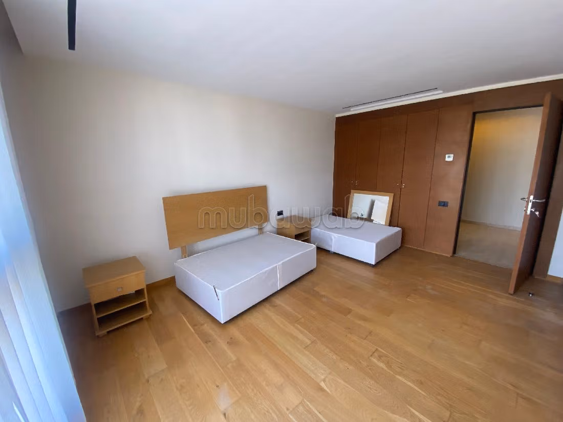 Apartment for rent in Souissi. 4 comfortable rooms. Reinforced door and satellite dish. 