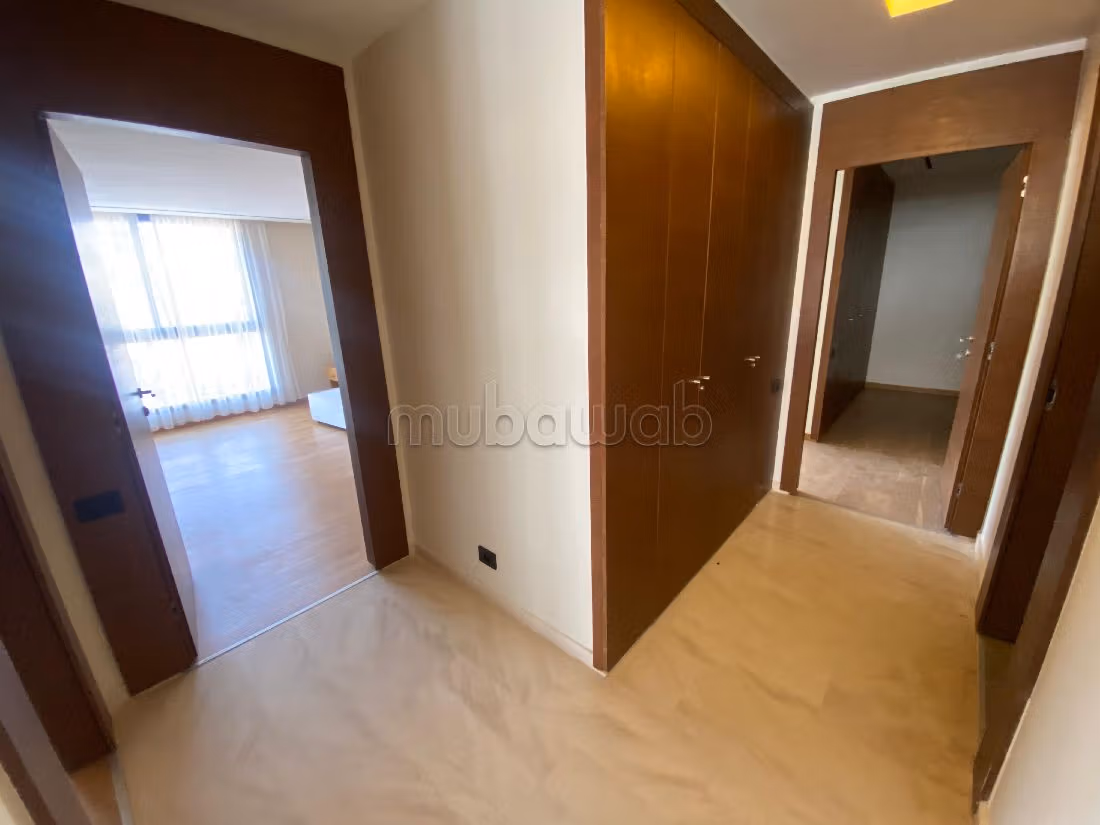 Apartment for rent in Souissi. 4 comfortable rooms. Reinforced door and satellite dish. 