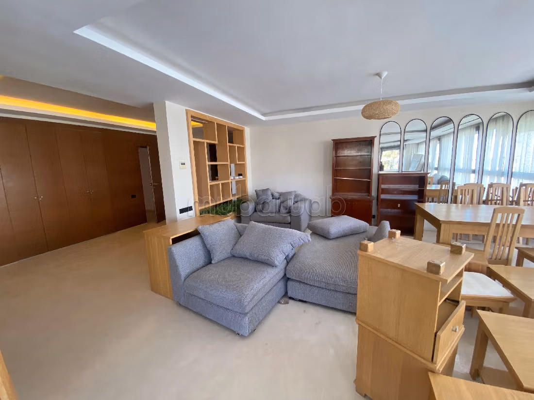 Apartment for rent in Souissi. 4 comfortable rooms. Reinforced door and satellite dish. 