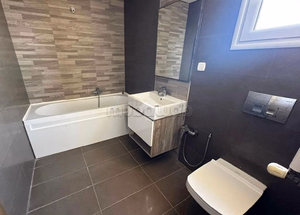 شقة رائعة للايجار ب حداءق قرطاج. 1 غرفة. مصعد ومرآب. 