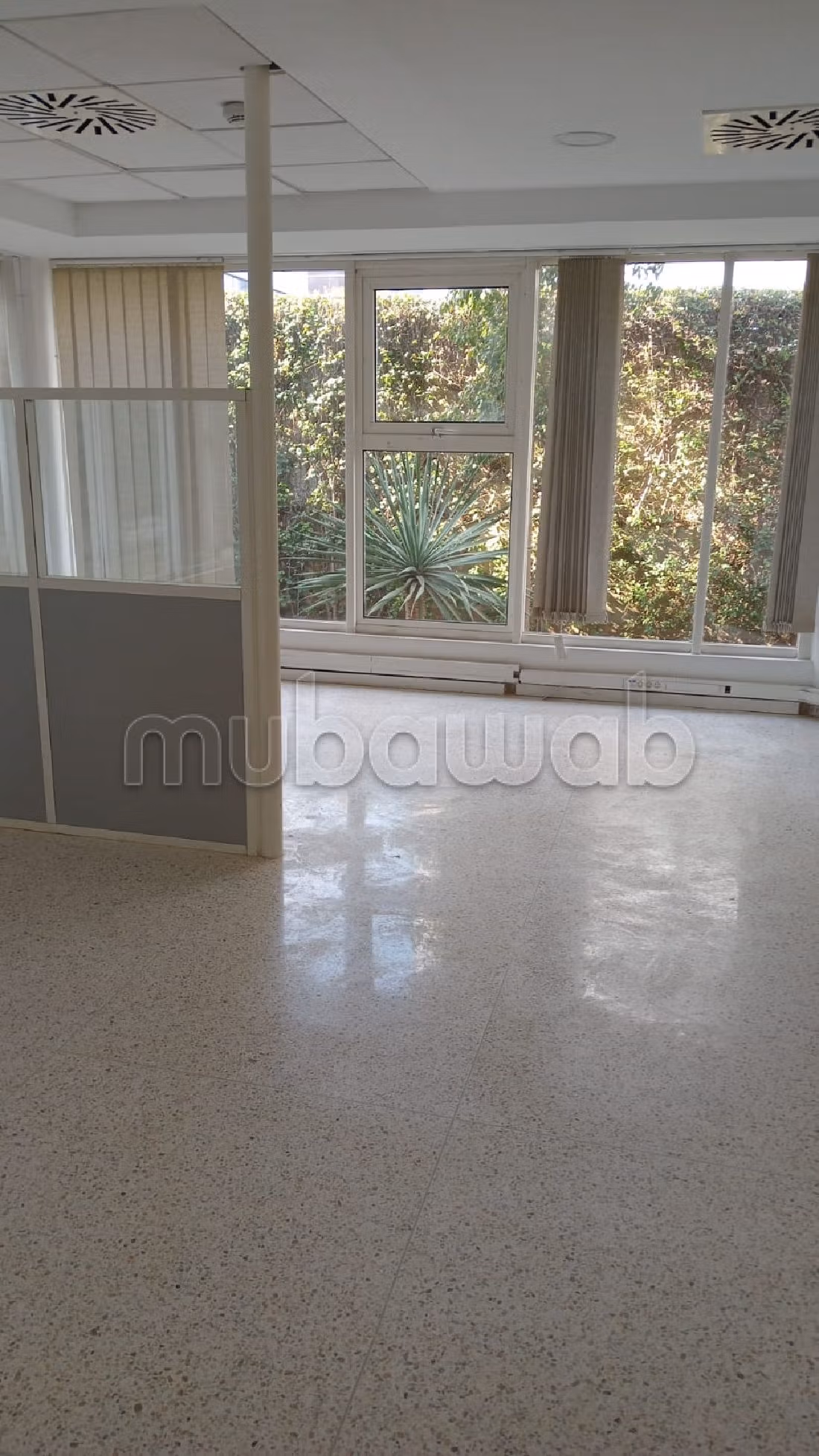 Offices for rent in Sidi Maarouf. Total area 300 m². Caretaker service available, General air conditioning