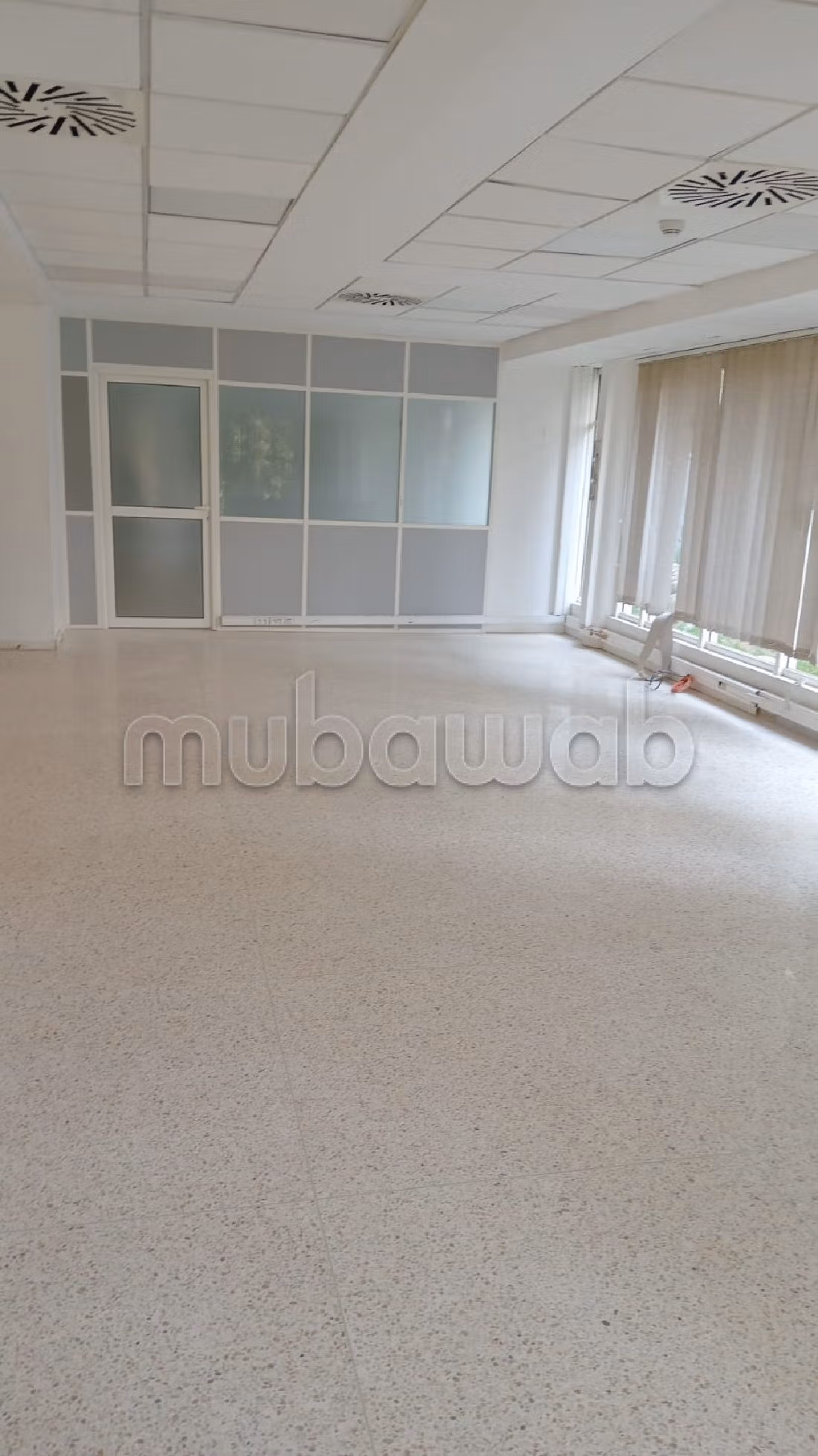 Offices for rent in Sidi Maarouf. Total area 300 m². Caretaker service available, General air conditioning