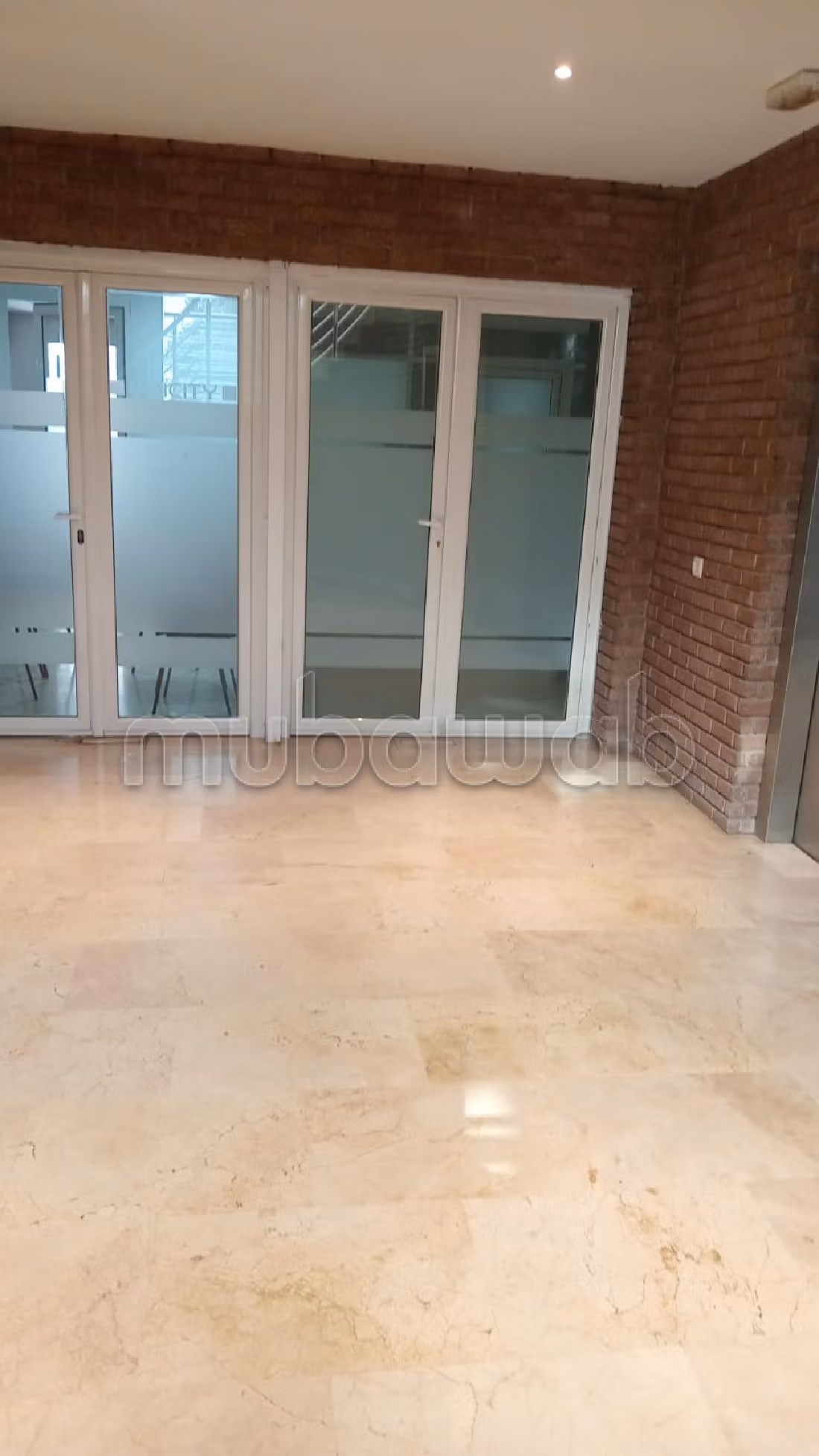 Offices for rent in Sidi Maarouf. Total area 300 m². Caretaker service available, General air conditioning