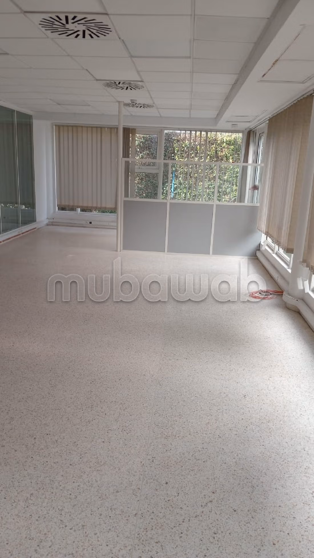 Offices for rent in Sidi Maarouf. Total area 300 m². Caretaker service available, General air conditioning